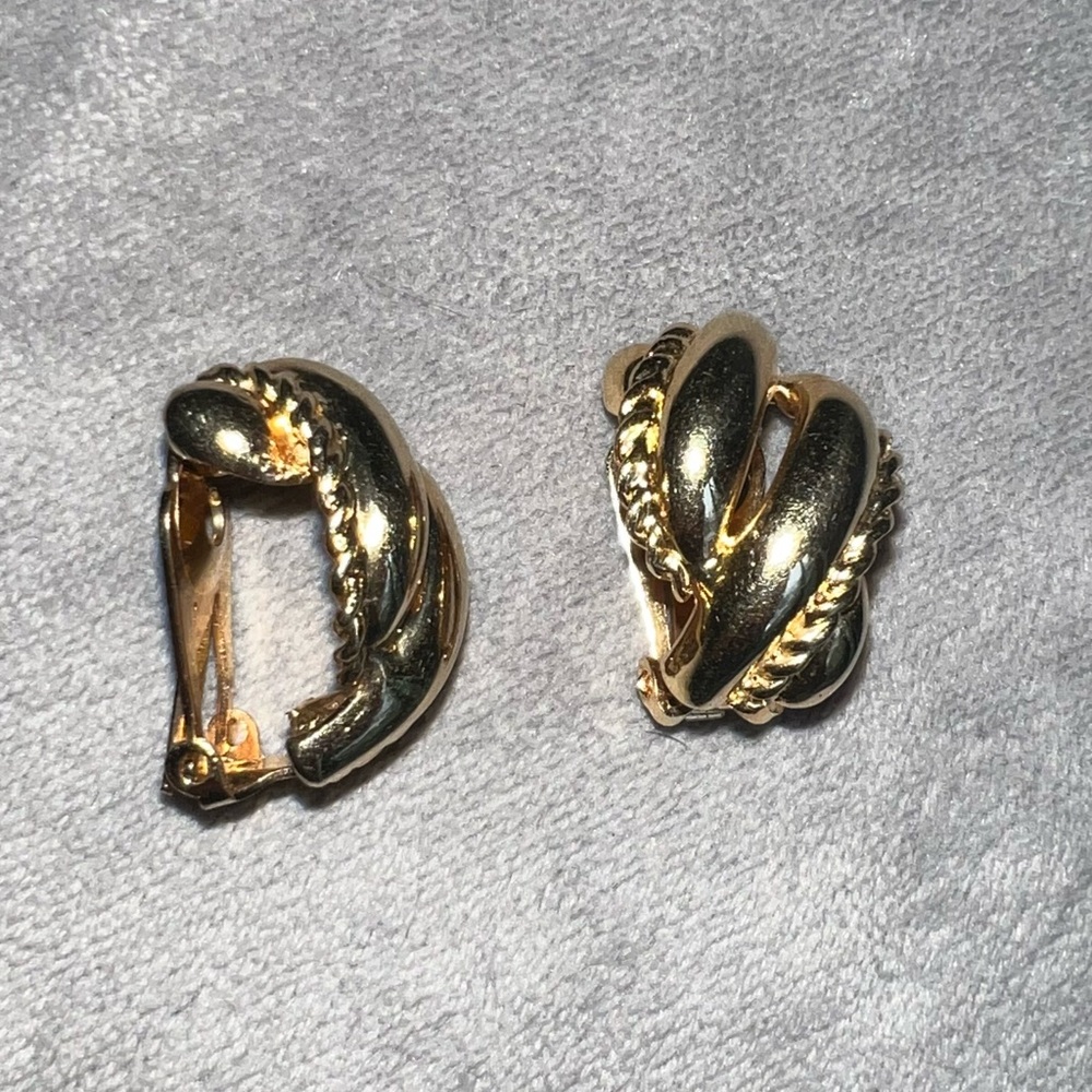 Bergere Vintage Earrings View 5